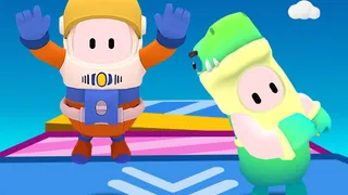 Corre contra ducias de opoñentes nunha serie de salvaxes circuítos de obstáculos. Supera trampas e desafíos para evitar a eliminación e ser o último en pé.